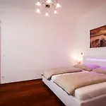 Operngasse Premium In \
